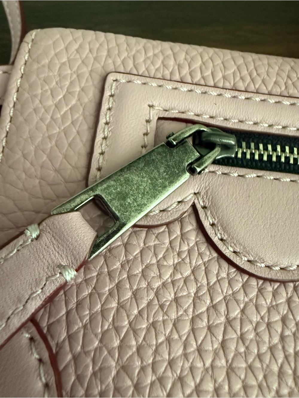 Marc Jacobs Pale Pink Scalloped Leather Crossbody - Picture 5 of 7